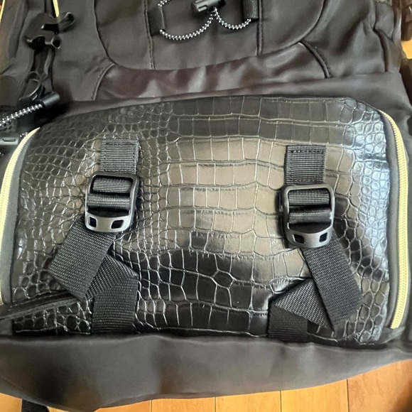 NWOT Backpack with USB mobile charger port 🆕 - Picture 2 of 15
